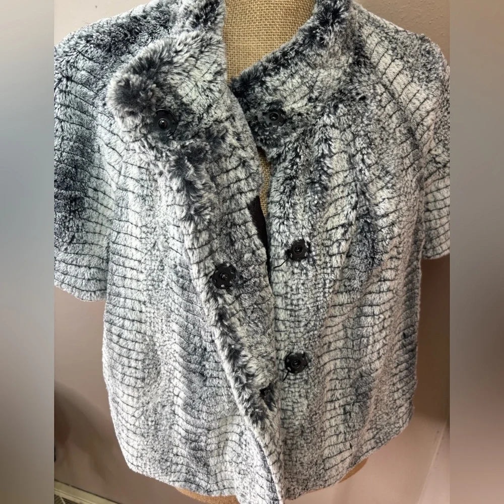 Joseph Ribkoff Faux Fur Cape Sz 12 Cropped Jacket Black White Gray Button Up - Picture 5 of 9